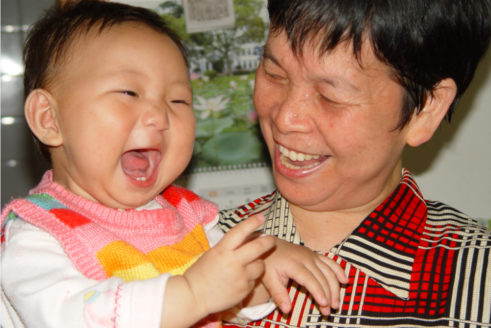 家庭寄养项目中的“妈妈”与宝贝